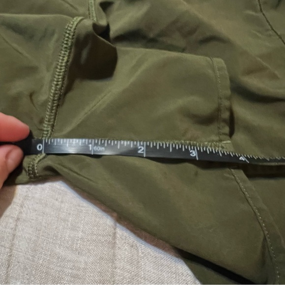 Lululemon Shorts pre-owned size 8 - Picture 7 of 8